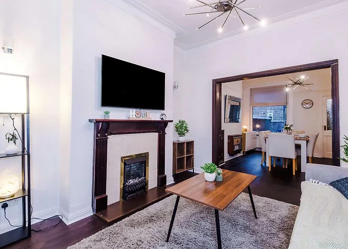 Дом отдыха Oldtrafford - Sleeps 6 - Free Parking - Free Wifi