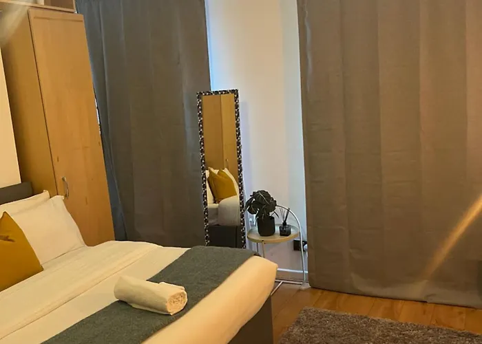 Stylish Private In Near Transport Links Manchester