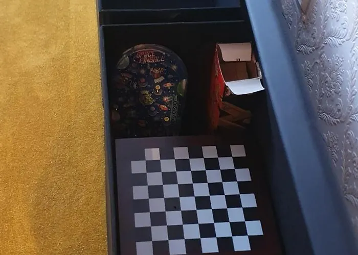 Unite The Propstay, Old Trafford Albergue