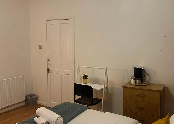 Stylish Private In Near Transport Links Homestay szállás Manchester