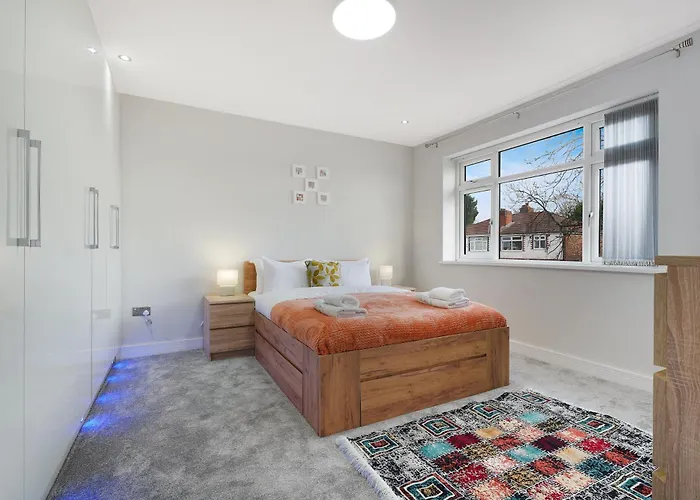 Stylish With Free Parking And Easy Access *