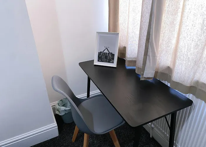 Cosy Double Bed To Salford Plab Samson Centre