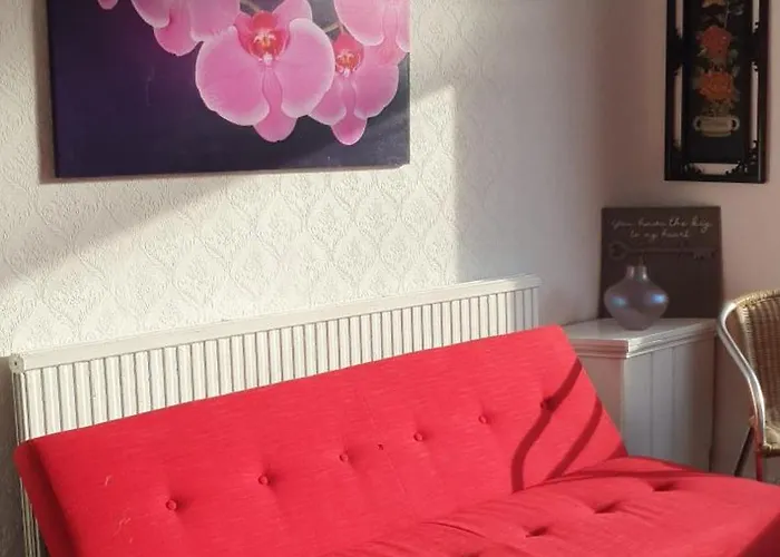 Unite The Propstay, Old Trafford Albergue