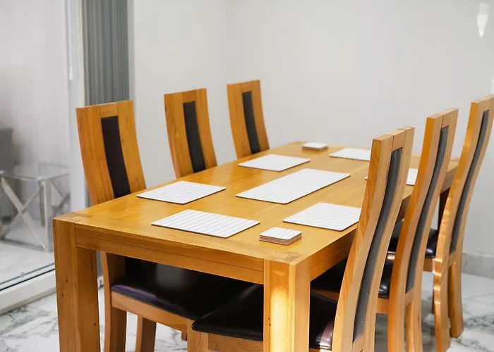 Dom wakacyjny Stylish With Free Parking And Easy Access *