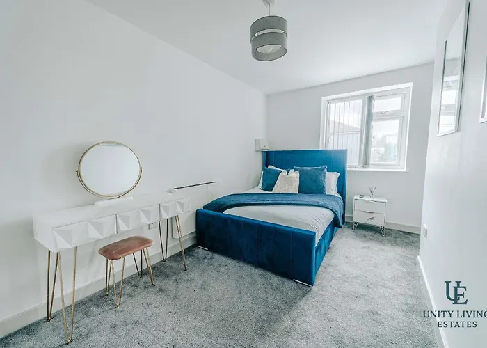 The Royal 1br Near Etihad Stadium & Coop Live *