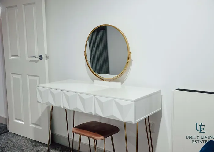 The Royal 1br Near Etihad Stadium & Coop Live *