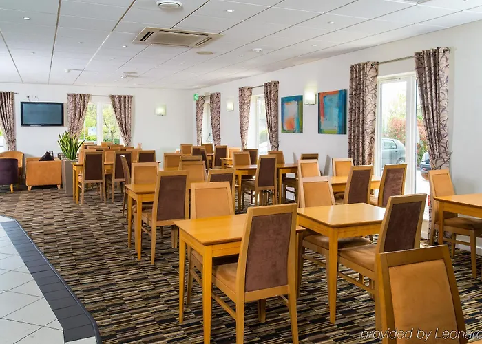 Express East By Ihg Отель