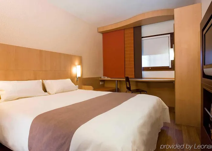 Ibis Centre Princess Street 3*