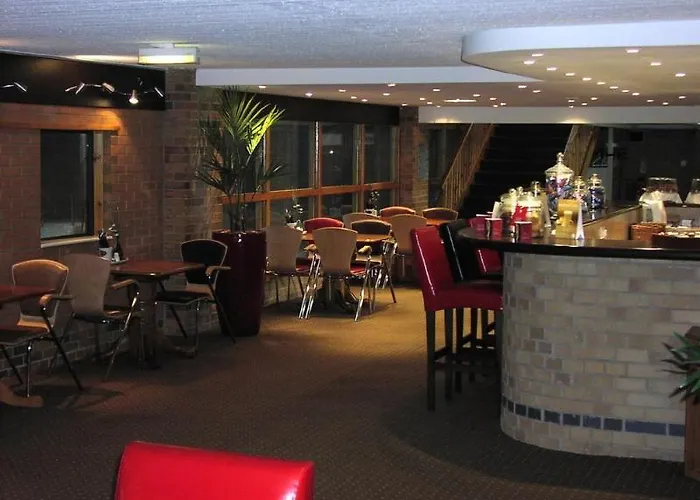 Szálloda The Waterside And Leisure Club 3*