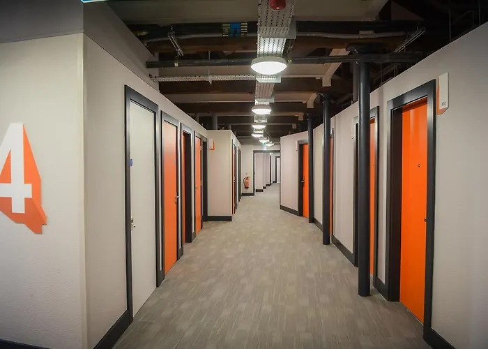 Easyhotel Отель