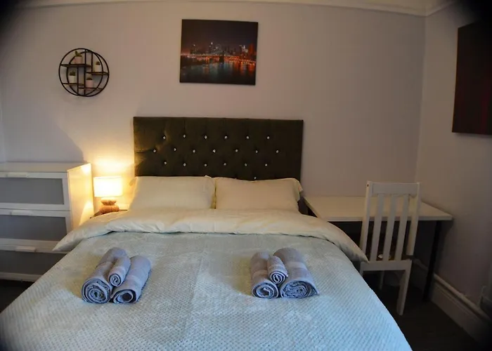 Gorton Mount Hotel 2*