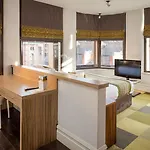 Roomzzz Aparthotel Manchester