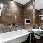 Roomzzz 4* Manchester