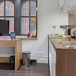 Aparthotel Roomzzz 4*