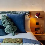 Treehouse 4*