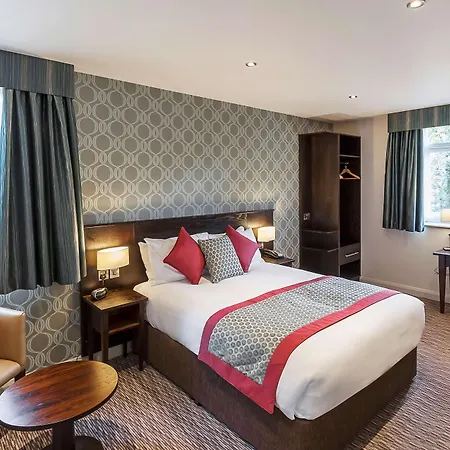 Western Pinewood Manchester Airport-wilmslow ווילמסלו