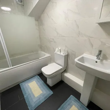 The Crescent, Flat 1 - Stockport, Manchester