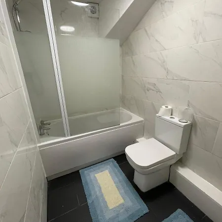 The Crescent, Flat 1 - Stockport, *