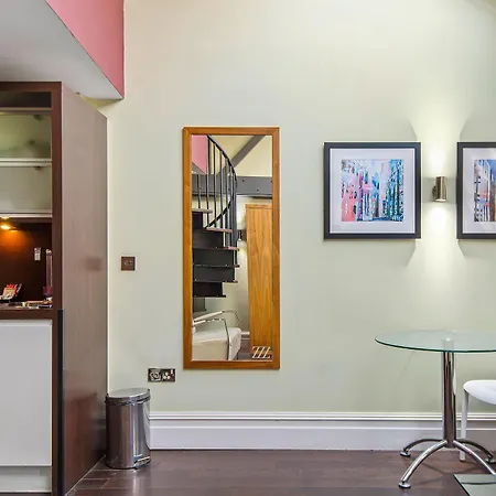 Roomzzz 4* Manchester