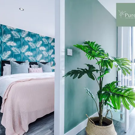 Apartment Stunning Two Bed By Purestay Short Lets & Serviced With Free Parking & Wifi *
