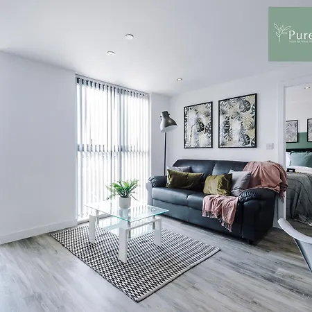 Stunning Two Bed By Purestay Short Lets & Serviced With Free Parking & Wifi