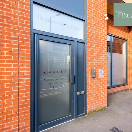 Stunning Two Bed By Purestay Short Lets & Serviced With Free Parking & Wifi Apartment *