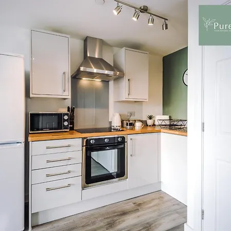 Stunning Two Bed By Purestay Short Lets & Serviced With Free Parking & Wifi * Manchester