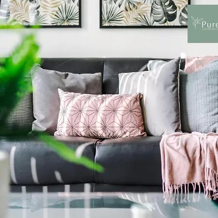 Stunning Two Bed By Purestay Short Lets & Serviced With Free Parking & Wifi * Manchester