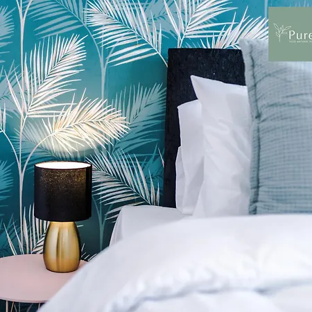 Stunning Two Bed By Purestay Short Lets & Serviced With Free Parking & Wifi Apartment *