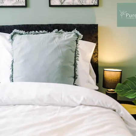 Stunning Two Bed By Purestay Short Lets & Serviced With Free Parking & Wifi Manchester