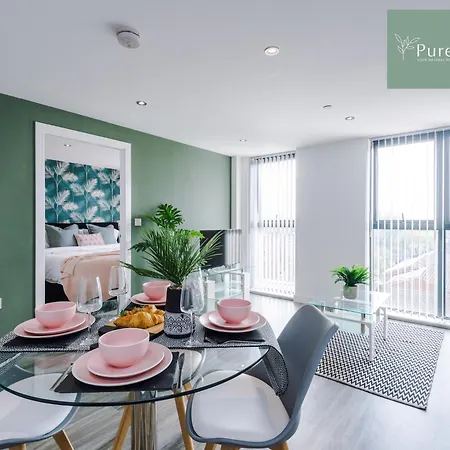 Stunning Two Bed By Purestay Short Lets & Serviced With Free Parking & Wifi Manchester