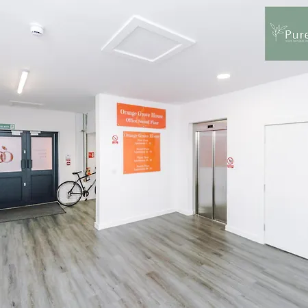Stunning Two Bed By Purestay Short Lets & Serviced With Free Parking & Wifi Apartment