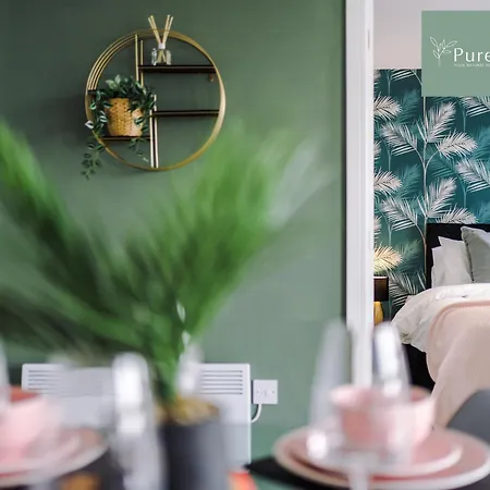 Stunning Two Bed By Purestay Short Lets & Serviced With Free Parking & Wifi Apartment