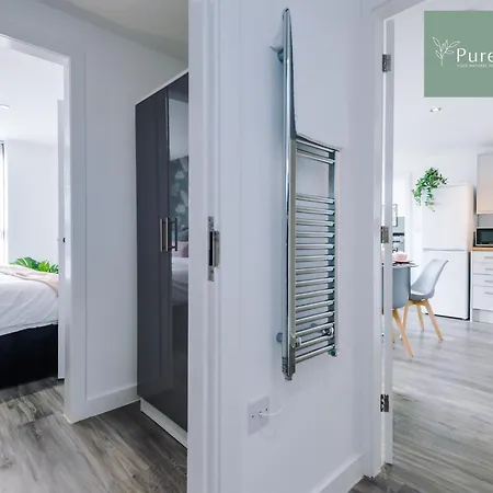 Stunning Two Bed By Purestay Short Lets & Serviced With Free Parking & Wifi Apartment