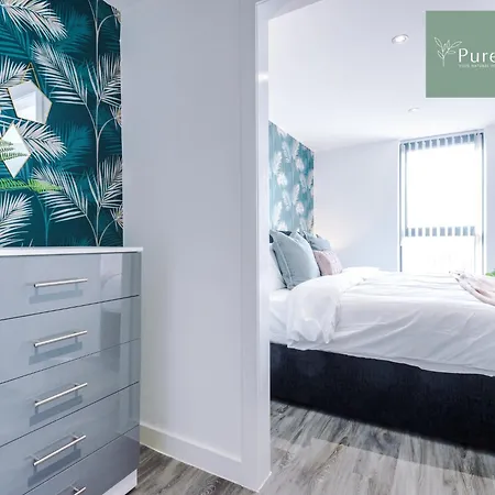 Stunning Two Bed By Purestay Short Lets & Serviced With Free Parking & Wifi