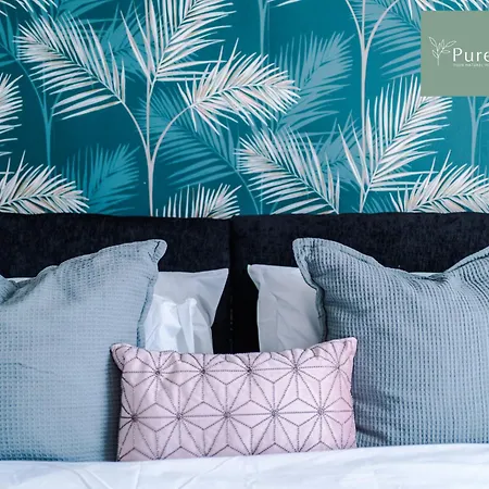 Stunning Two Bed By Purestay Short Lets & Serviced With Free Parking & Wifi