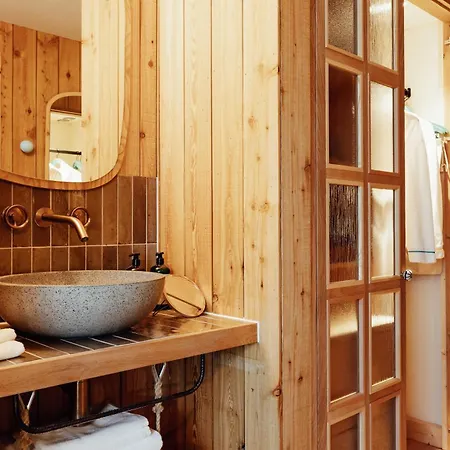 Treehouse 4*