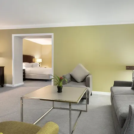 Hotel Delta By Marriott Manchester Airport 4*