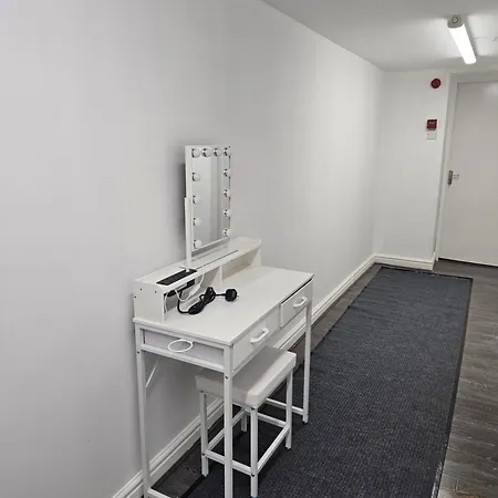 Apartment Basement Centre *