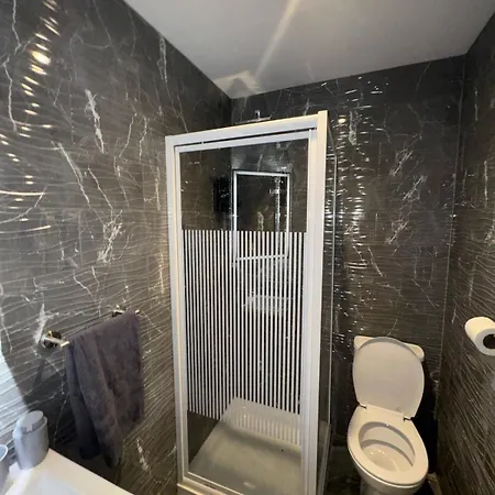 M16 Deluxe - 4 Apartment Manchester