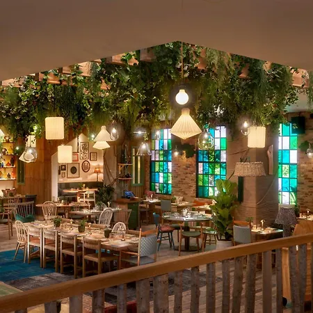 Treehouse 4*
