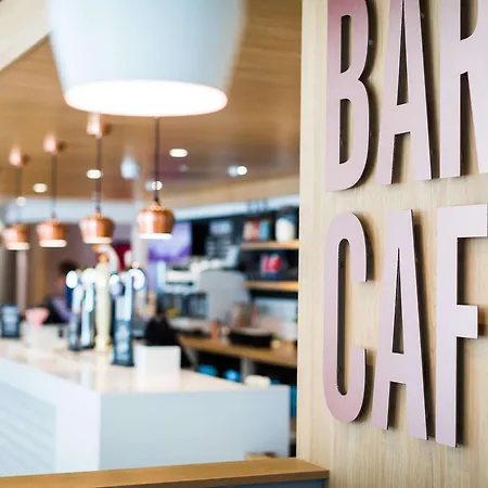 Travelodge Salford Quays 3*