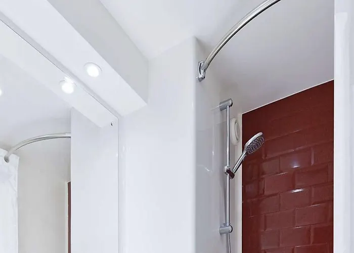 호텔 Travelodge Upper Brooks Street 3*