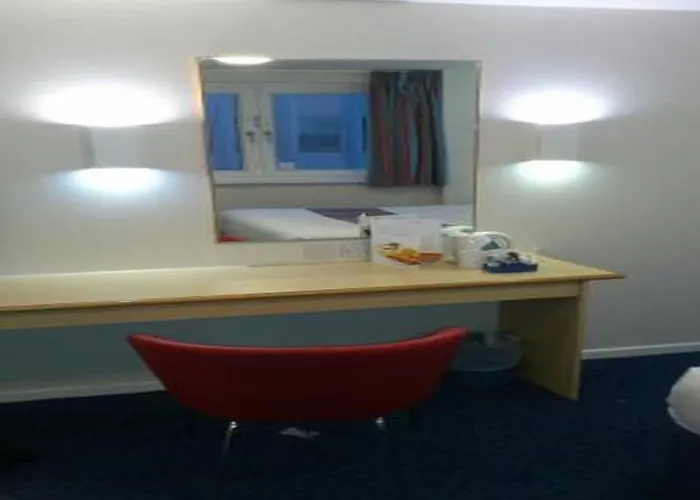 Travelodge Salford Quays 3*