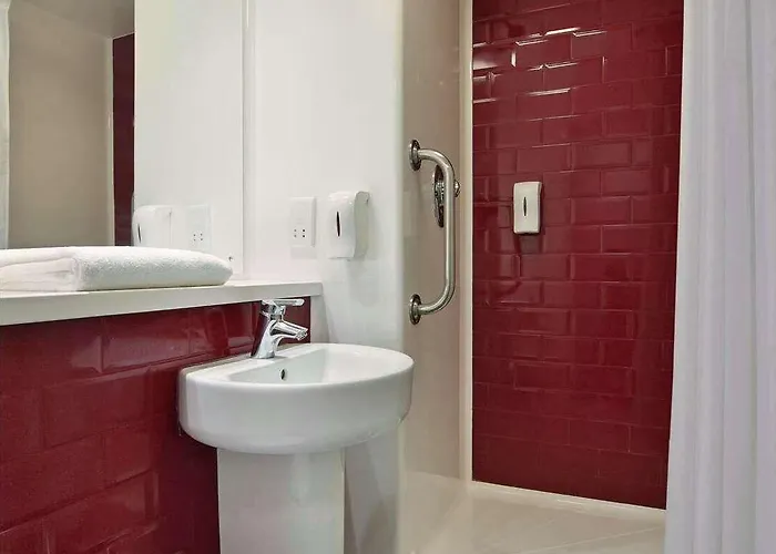 Travelodge Upper Brooks Street 3* 맨체스터