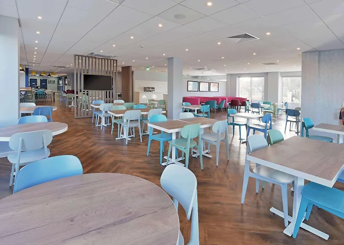 Travelodge Salford Quays Hotel 3*