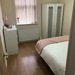 Big Rusholme With Tv And Private Bathroom-parking&wifi