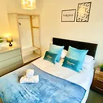 Apartment Convenient Centre 3bd With Free Parking
