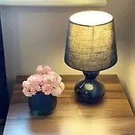 Convenient Centre 3bd With Free Parking Apartment