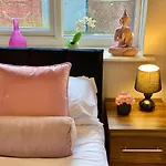 Apartment Convenient Centre 3bd With Free Parking *